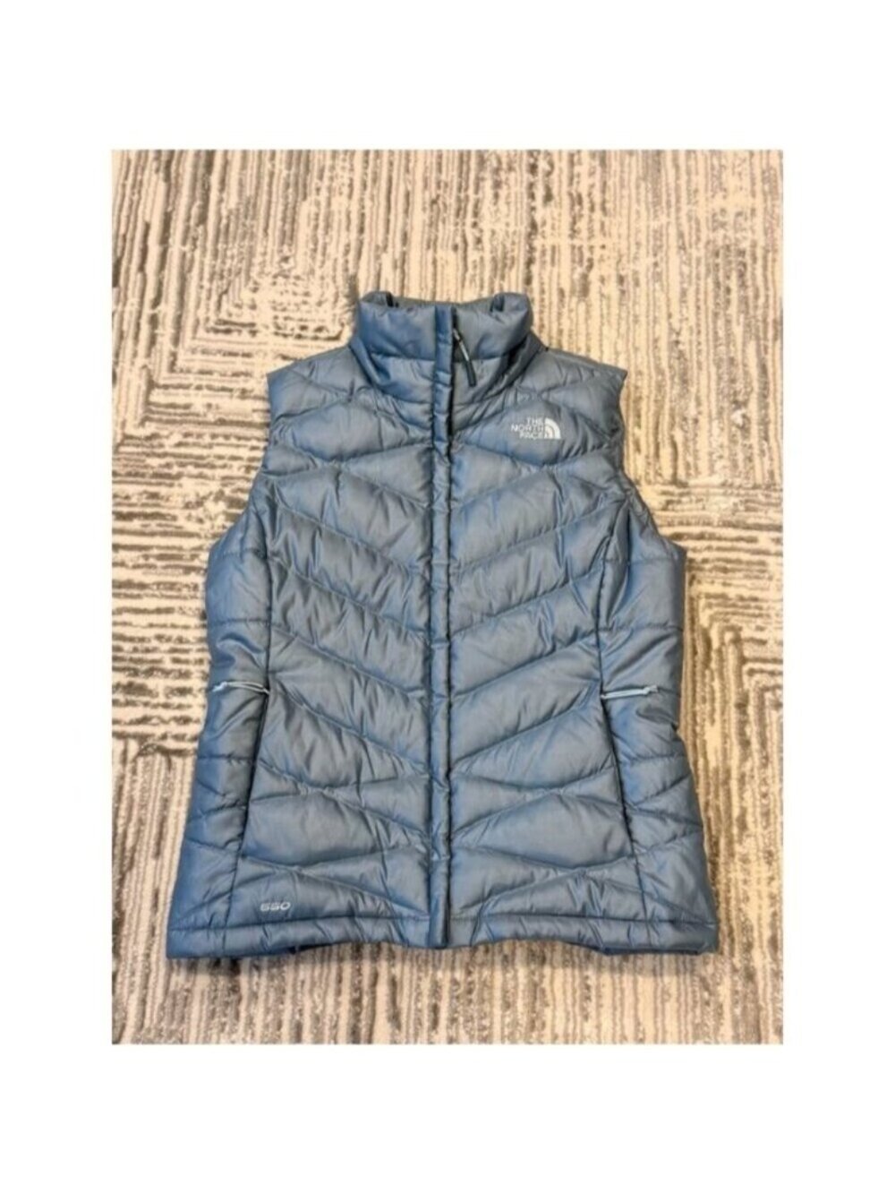 NEW The North Face women's small 550-down fill blue puffer vest Retails $199.